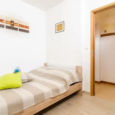 Apartmán None