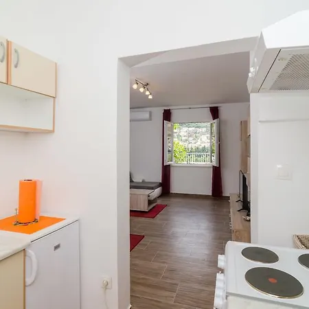 Apartmán None